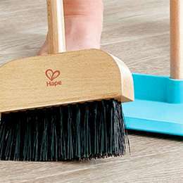 JUEGO DE LIMPIEZA HAPE CON ESCOBA
